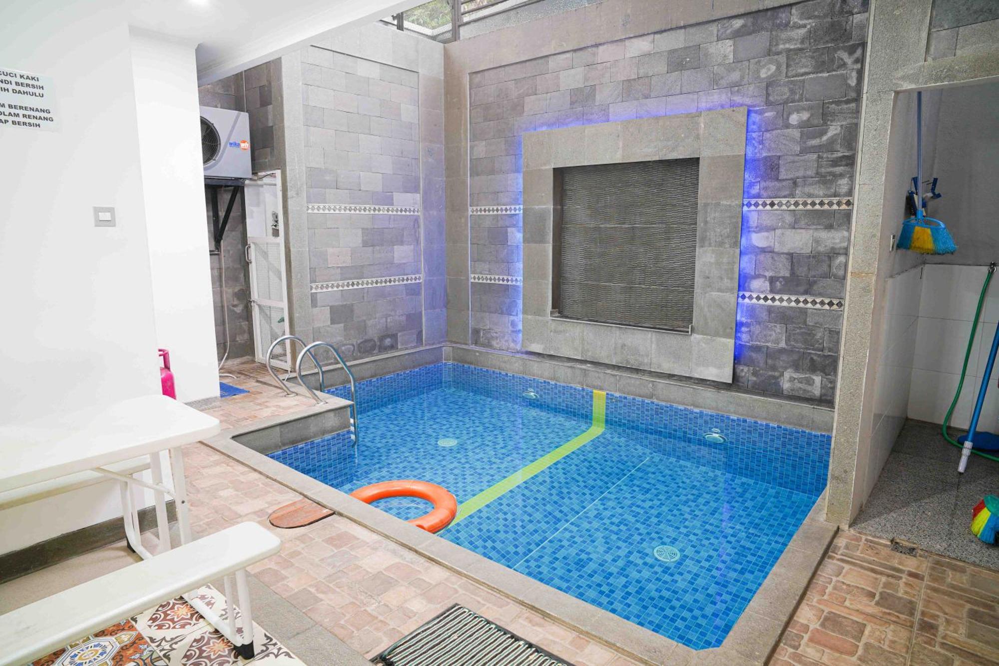 Schones Haus Private Pool & Netflix By Grorental Bandung Eksteriør billede